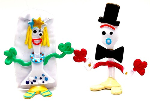 Forky knifey karen 2 figure - forky,